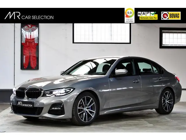 BMW 3-serie 320i High Executive M Sport | Apple Car Play | HUD | Dealer onderhouden