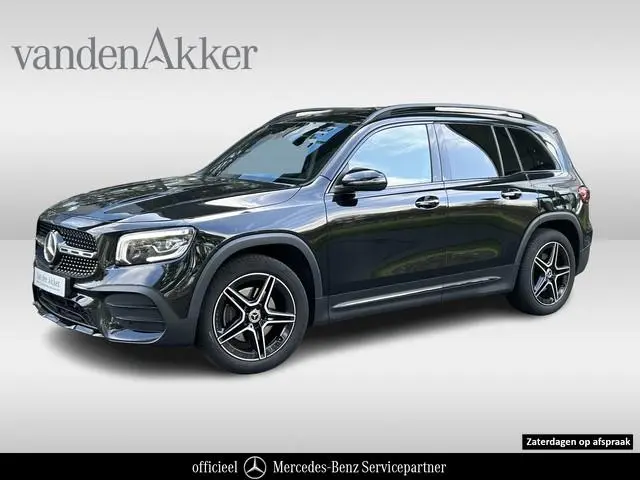 Mercedes-Benz GLB 180 AMG 7-pers. // Trekhaak // Panoramadak // Memory // Keyless // Carplay // Mult...
