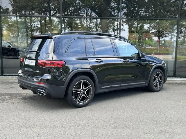 Mercedes-Benz GLB 180 AMG 7-pers. // Trekhaak // Panoramadak // Memory // Keyless // Carplay // Mult...