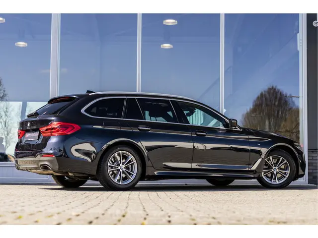 BMW 5-serie Touring 520i High Executive M-Sport | Pano | Camera