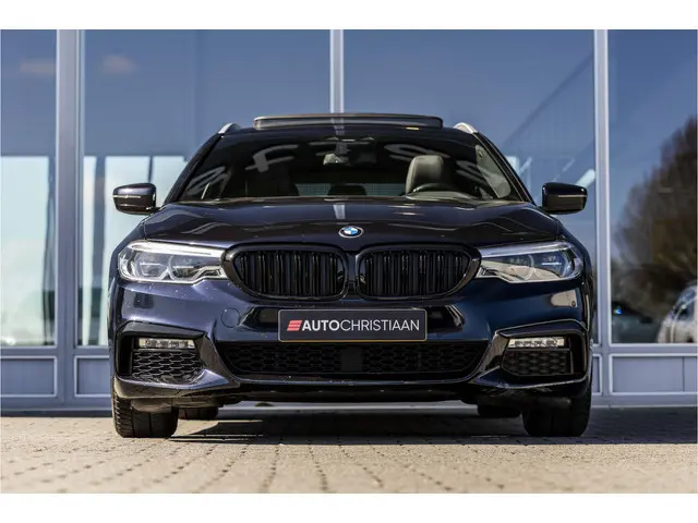 BMW 5-serie Touring 520i High Executive M-Sport | Pano | Camera