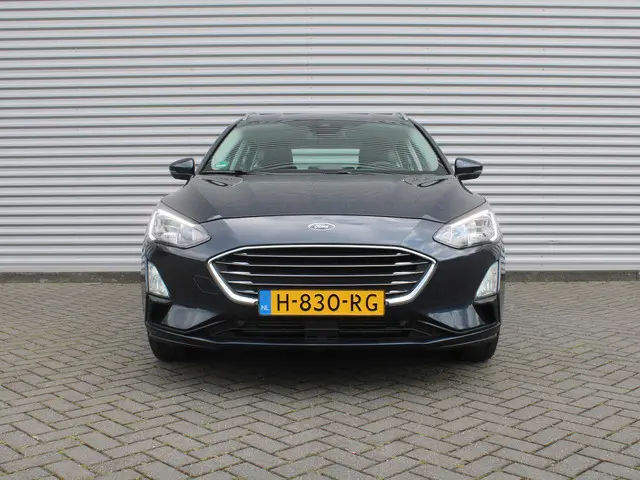 Ford Focus Wagon 1.0 EcoBoost Titanium Business | Stuur-/stoel-/voorruitverwarming | Clima | Navi |...