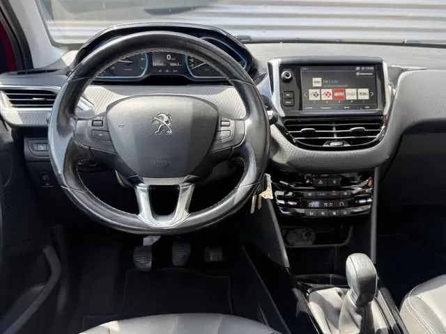 Peugeot 2008 1.2 PureTech Allure 1e Eigenaar|Pano|Carplay|Cruise|Navi|PDC|Elek ramen|D-riem vv in 20...