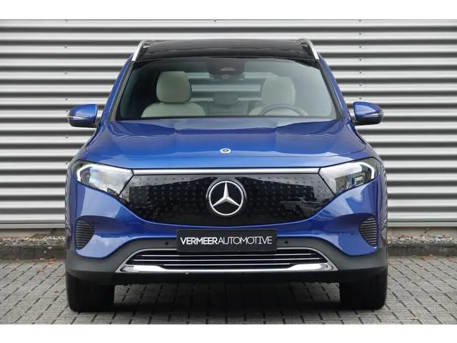 Mercedes-Benz EQB 250+ Luxury Line 71 kWh | Panoramadak | Distronic | Camera | Sfeer |
