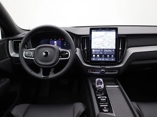 Volvo XC60 2.0 T6 Plug-in hybrid AWD Plus Dark | Trekhaak | Panodak | Dode Hoek | 360 Camera | Harma...