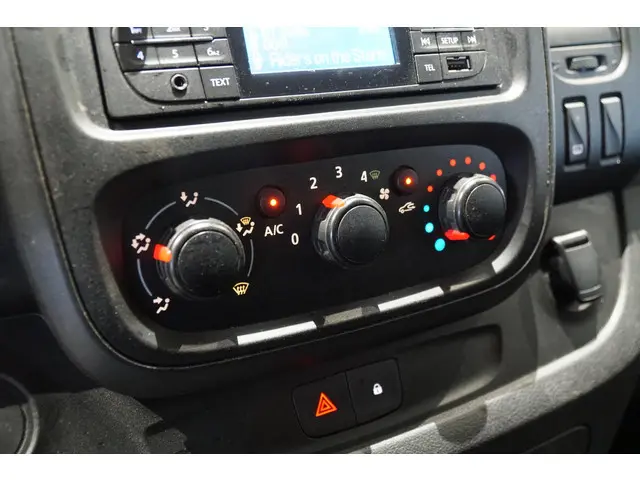 Nissan NV300