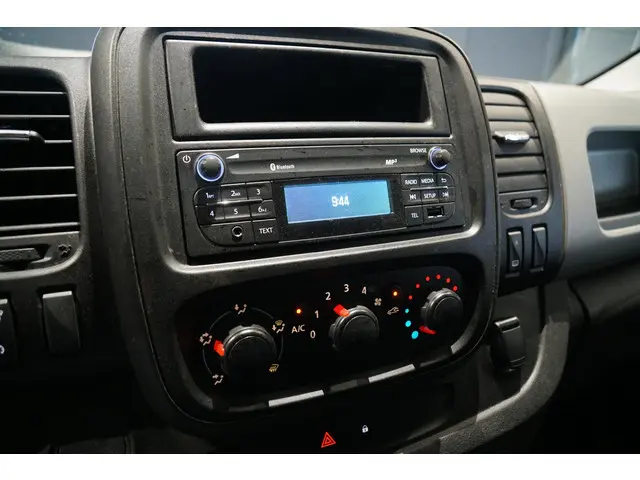 Nissan NV300