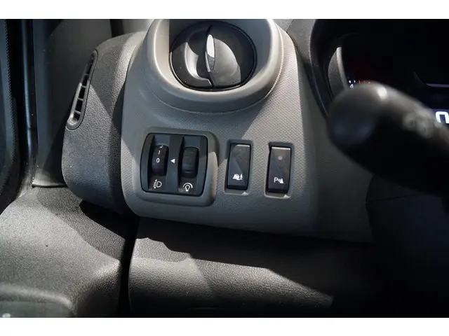 Nissan NV300