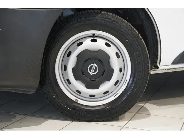 Nissan NV300