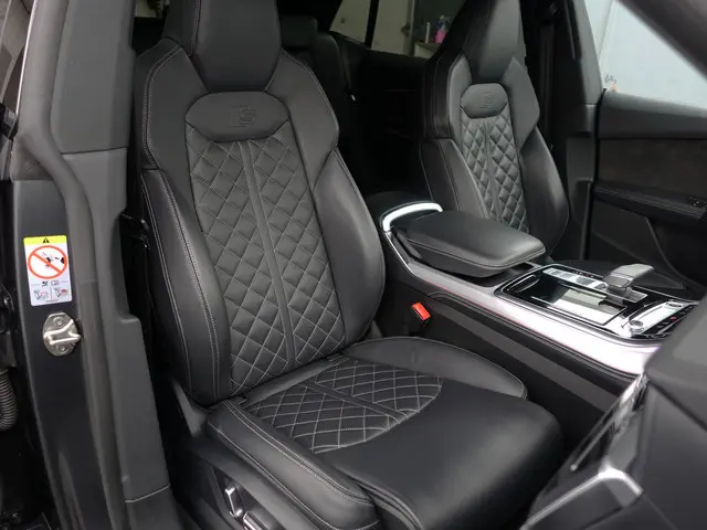 Audi Q8 55 TFSI e Quattro S Competition Aut- Panoramadak, Design Leder, Bang Olufsen, Head Up, Sfeer...