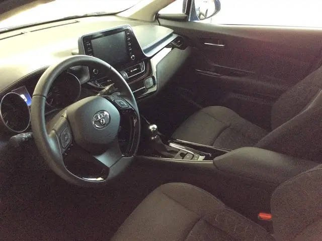 Toyota C-Hr 1.8 Hybrid 122pk CVT Dynamic * Direct Leverbaar!