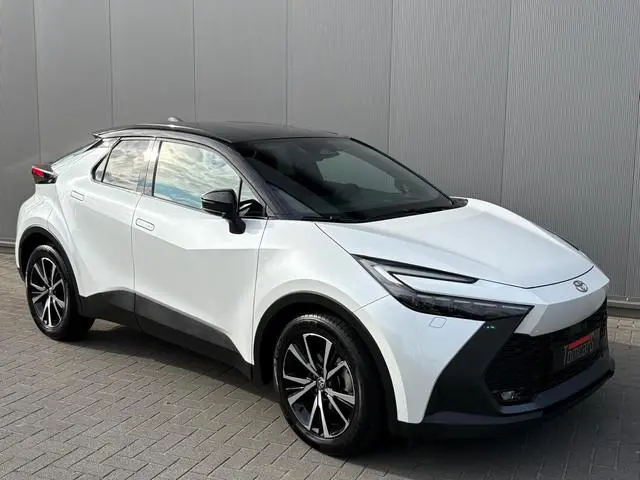 Toyota C-HR 1.8 Hybrid 140PK First Edition Bi-Tone/Winter-pack/Gr.-navigatie/Elektr.klep/Camera/Adap...