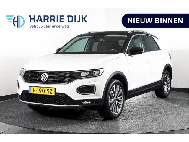 Volkswagen T-Roc 1.5 TSI Style Business 150 PK | Adapt.Cruise | PDC | Camera | NAV+App.Connect | Aut...