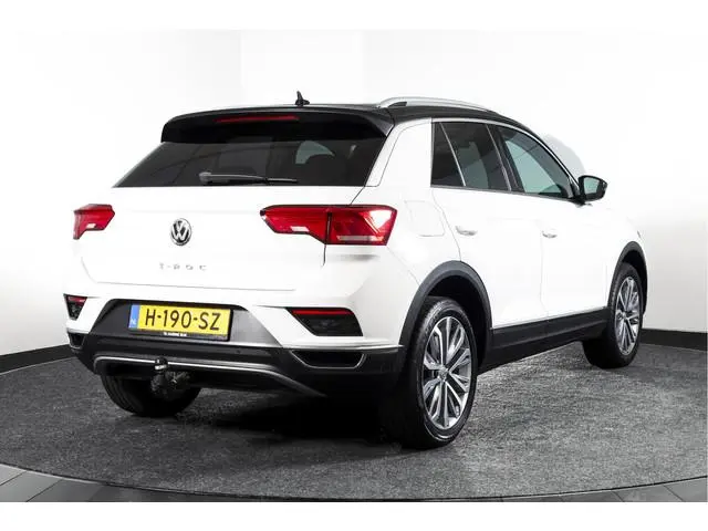 Volkswagen T-Roc 1.5 TSI Style Business 150 PK | Adapt.Cruise | PDC | Camera | NAV+App.Connect | Aut...