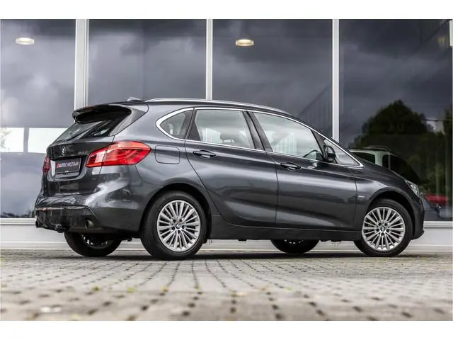 BMW 2-serie Active Tourer 220i Luxury | Pano | Leder | Trekhaak