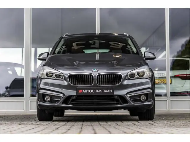 BMW 2-serie Active Tourer 220i Luxury | Pano | Leder | Trekhaak