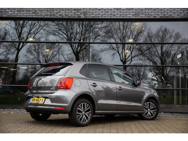 Volkswagen Polo 1.2 TSI Comfortline Business , Virtual Cockpit, PDC, Stoelverwarming, 