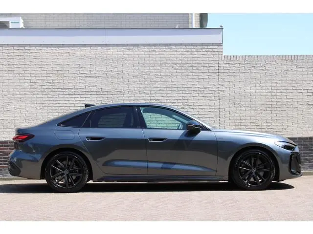 Audi A5 Limousine 2.0 e-hybrid quattro S edition | Trekhaak | Origineel NL |  Stoelverwarming | Elek...