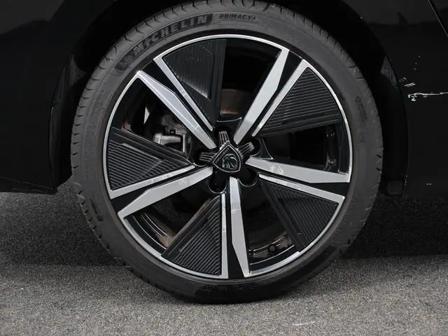 Peugeot 308 1.2 PureTech GT DEMO !  Climate control Adaptive cruise control Parkeersensoren Achterui...