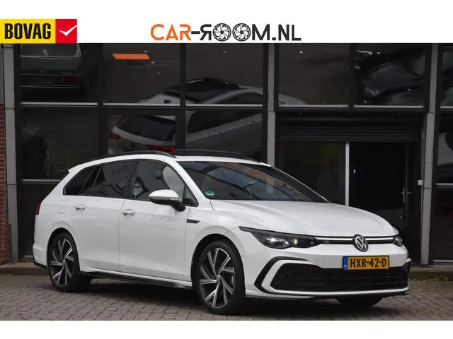 Volkswagen Golf 1.5 eTSI Variant 3x R Line Pano Keyless Lane Camera Trekhaak