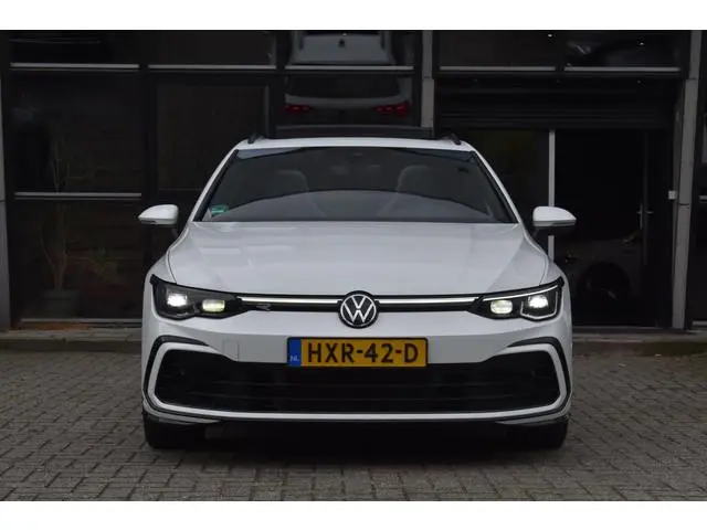 Volkswagen Golf 1.5 eTSI Variant 3x R Line Pano Keyless Lane Camera Trekhaak