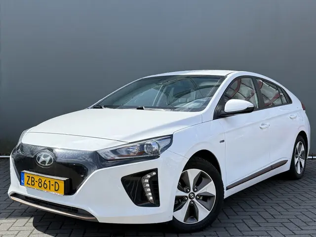 Hyundai IONIQ BWJ 2019 Comfort EV 120 PK | NW APK | ADAPTIVE CRUISE | CAMERA | KEYLESS | CARPLAY + A...