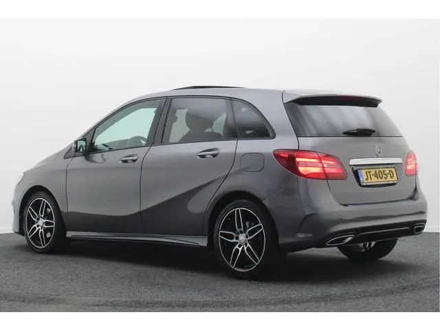 Mercedes-Benz B-klasse 180 AMG Night Edition Plus Panoramadak, LED, Navigatie, PDC, 18"