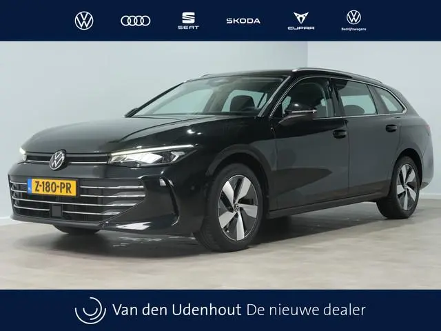 Volkswagen Passat Variant 1.5 eTSI 150pk DSG Business Trekhaak | Massage | Camera | Full-LED