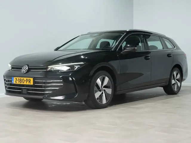 Volkswagen Passat Variant 1.5 eTSI 150pk DSG Business Trekhaak | Massage | Camera | Full-LED