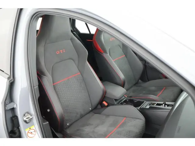Volkswagen Golf 2.0 TSI 300pk DSG Clubsport 45 Akrapovic h/k HUD DCC Panoramadak Stoelverwarming Key...
