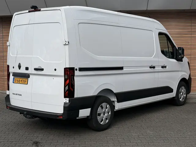 Renault Master T35 2.0 dCi 170 L2H2 Extra Trekhaak / Betimmering / Navi / Camera
