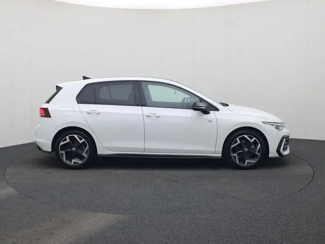Volkswagen Golf 1.5eTSI/150PK R-Line Black Style DSG · Navigatie · Camera + Parkeersensoren · Apple/...