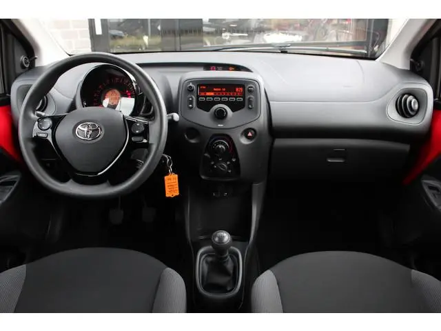 Toyota Aygo 1.0 VVT-i x / Zuinig / Bluetooth / 1ste eigenaar / N.A.P.