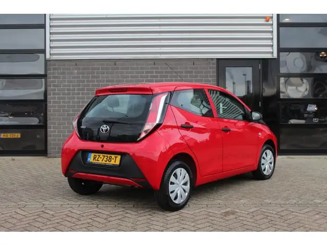 Toyota Aygo 1.0 VVT-i x / Zuinig / Bluetooth / 1ste eigenaar / N.A.P.