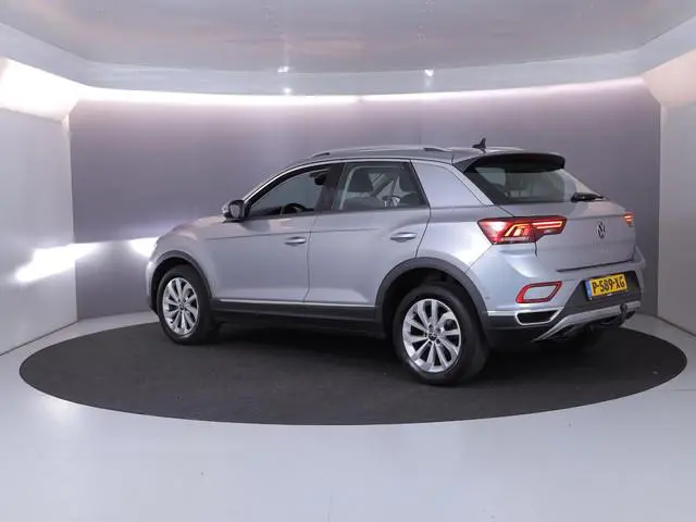 Volkswagen T-Roc 1.5 TSI Style 150 pk Automaat (DSG) | Navigatie | Trekhaak (afneembaar) | Parkeerse...