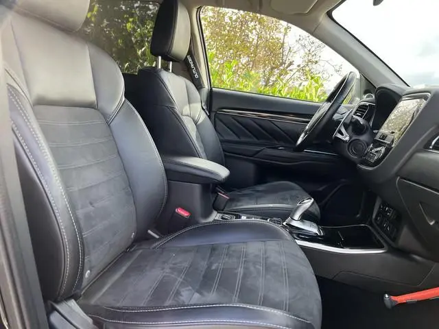 Mitsubishi Outlander 2.4 PHEV Instyle+ |PANO|STUUR+STOELVERW|CARBON PACK|CAMERA|VOLL.ONDERHOUD|