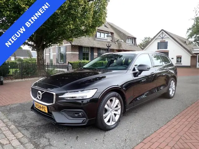 Volvo V60 2.0 B3 Momentum ACC / CARPLAY / CAMERA / STOEL + STUUR VERWARMING / KEYLESS