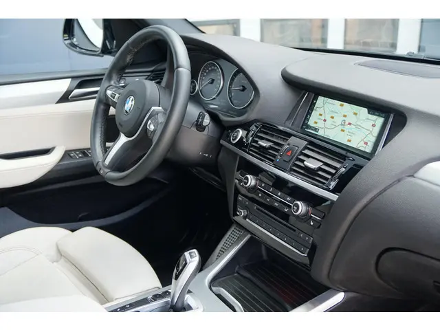 BMW X3 sDrive20i Centennial High Executive M SPORT * facelift* + 2400KG TREKGEWICHT / CAMERA