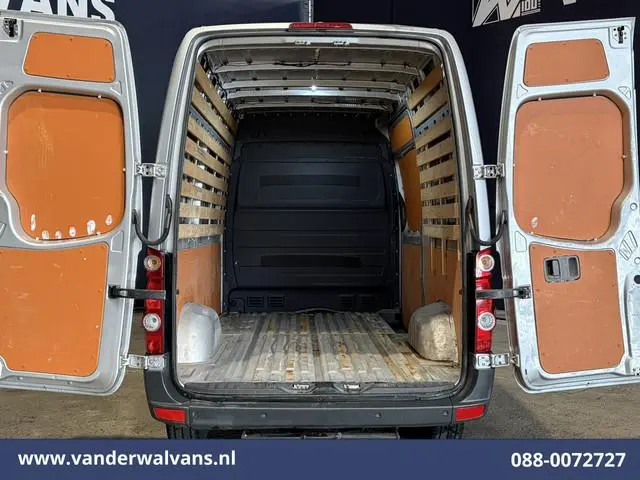 Volkswagen Crafter 2.0 TDI 136pk L3H3 L2H2 Airco | Trekhaak 2800kg | 3- Zits | Chauffeursstoel | Nav...