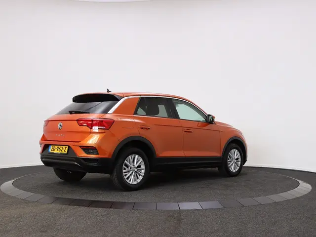 Volkswagen T-Roc 1.0 TSI Style | PDC V+A | Climate control | Stoelverwarming |