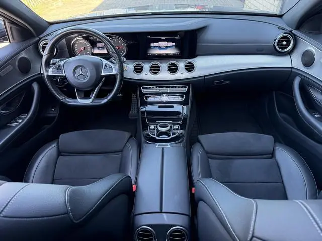Mercedes-Benz E-klasse 200 AMG Line 19''/Panoramadak/Luchtvering/Dodehoek/360Camera/Sfeerverlichting...