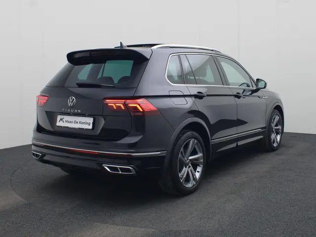 Volkswagen Tiguan 1.5TSI/150PK R-Line DSG · Panoramadak · Navigatie · Camera + Parkeersensoren · Sto...