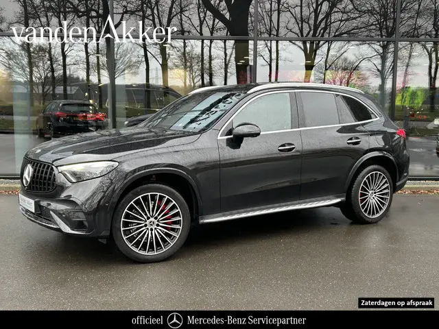 Mercedes-Benz GLC-klasse 300e AMG 4Matic // Panorama dak // Burmester // Memory // 360 Camera // 20...