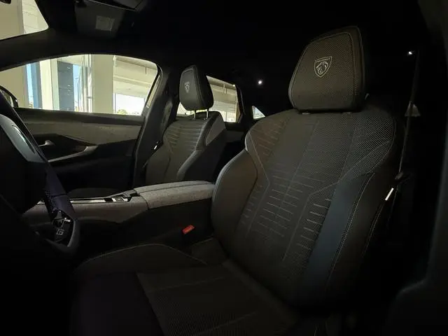 Peugeot e-3008