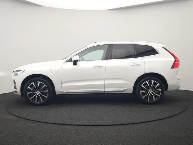 Volvo XC60 T6 AWD Plus Bright LONG RANGE PHEV 350pk Dealer O.H. | Trekhaak Af Fabriek | Panodak | Ad...