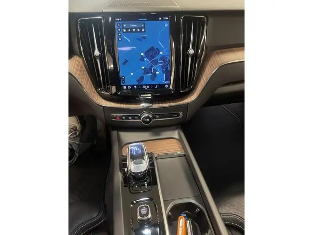 Volvo XC60 2.0 T6 PHEV AWD Long Range Plus Dark Trekhaak 2250kg/360 Camera/ Stoel en Stuurverw./ Har...