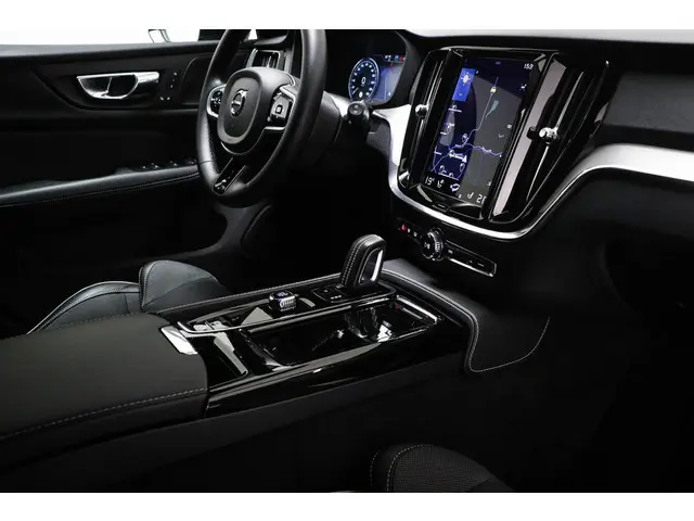 Volvo V60 2.0 T8 Recharge AWD R-Design Polestar Tuning | LIGHTNING / PARK ASSIST- PACK | STUURVERWAR...