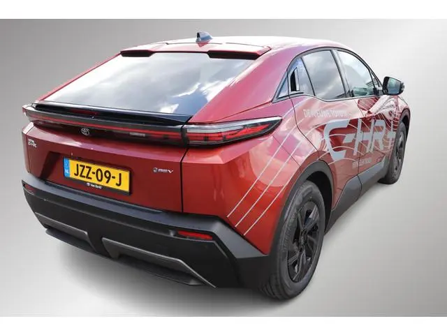 Toyota C-HR+ First Edition 77 kWh, Demovoordeel!, 607 (WLTP), Elec. Achterklep, Sensoren, Camera!