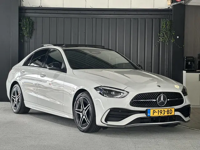 Mercedes-Benz C-klasse 300 e AMG Line | AMG-styling | Panorama-dak | Sfeerverlichting | 360 Camera |...