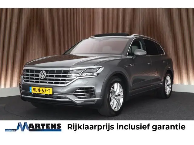 Volkswagen Touareg 3.0 TDI 230pk R-Line Grijs Kenteken Trekhaak Camera Luchtvering Matrix Led Keyles...